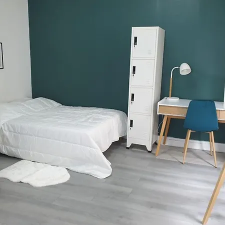 Flexliving - - Auriol 公寓